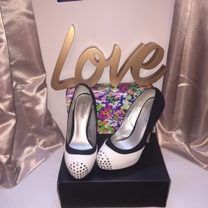Round toe two tone platform heel